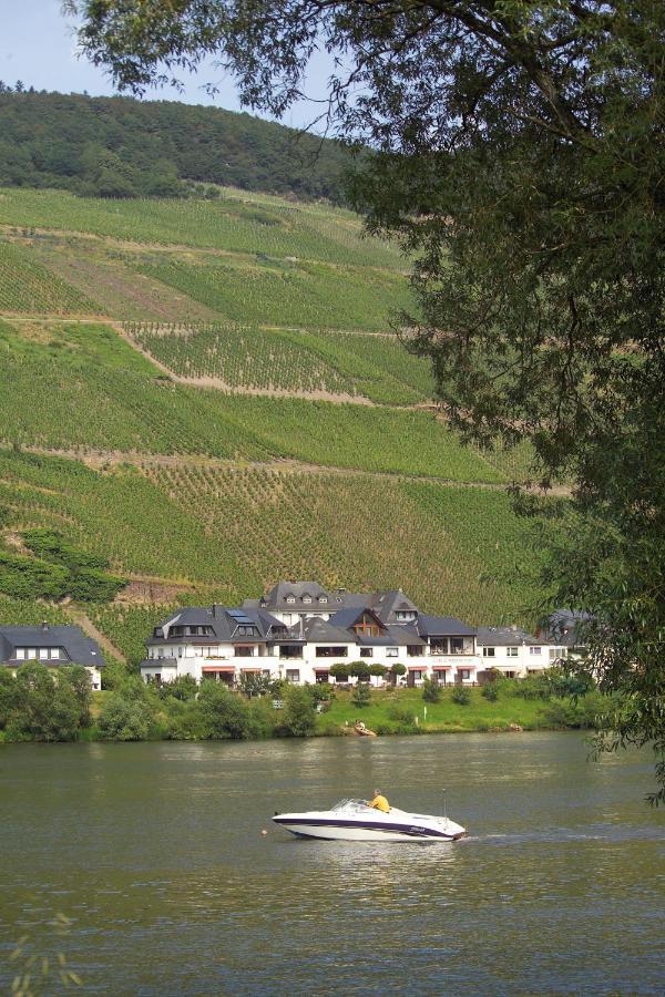 Hotel Garni "Cafe Im Hamm" Zell an der Mosel Exterior photo